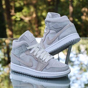 Jordan 1 Mid Particle Grey